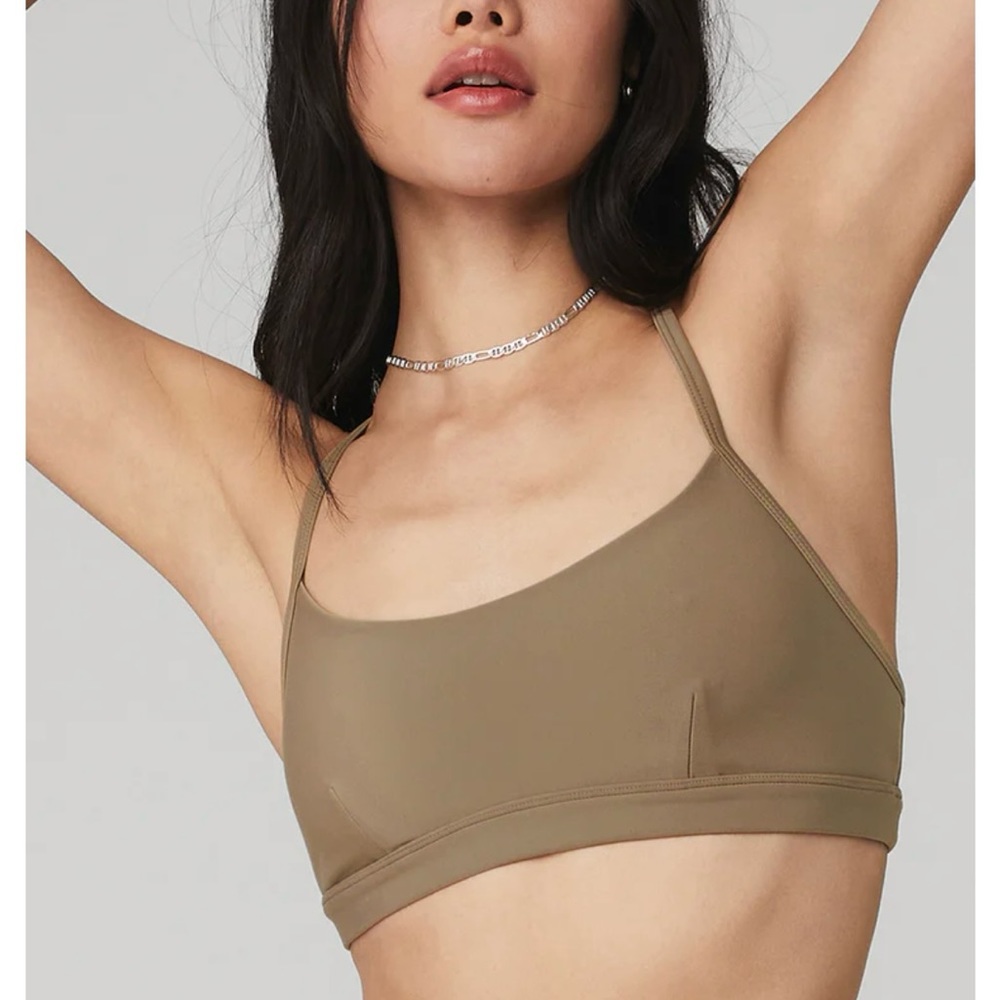Alo Airlift intrigue bra in color gravel